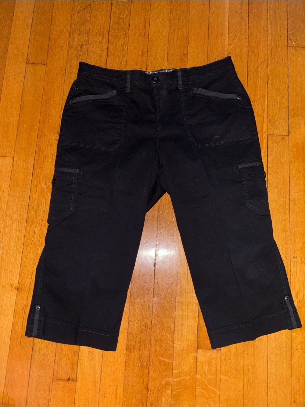 Gloria Vanderbilt Black Cargo Capri Pants for Women